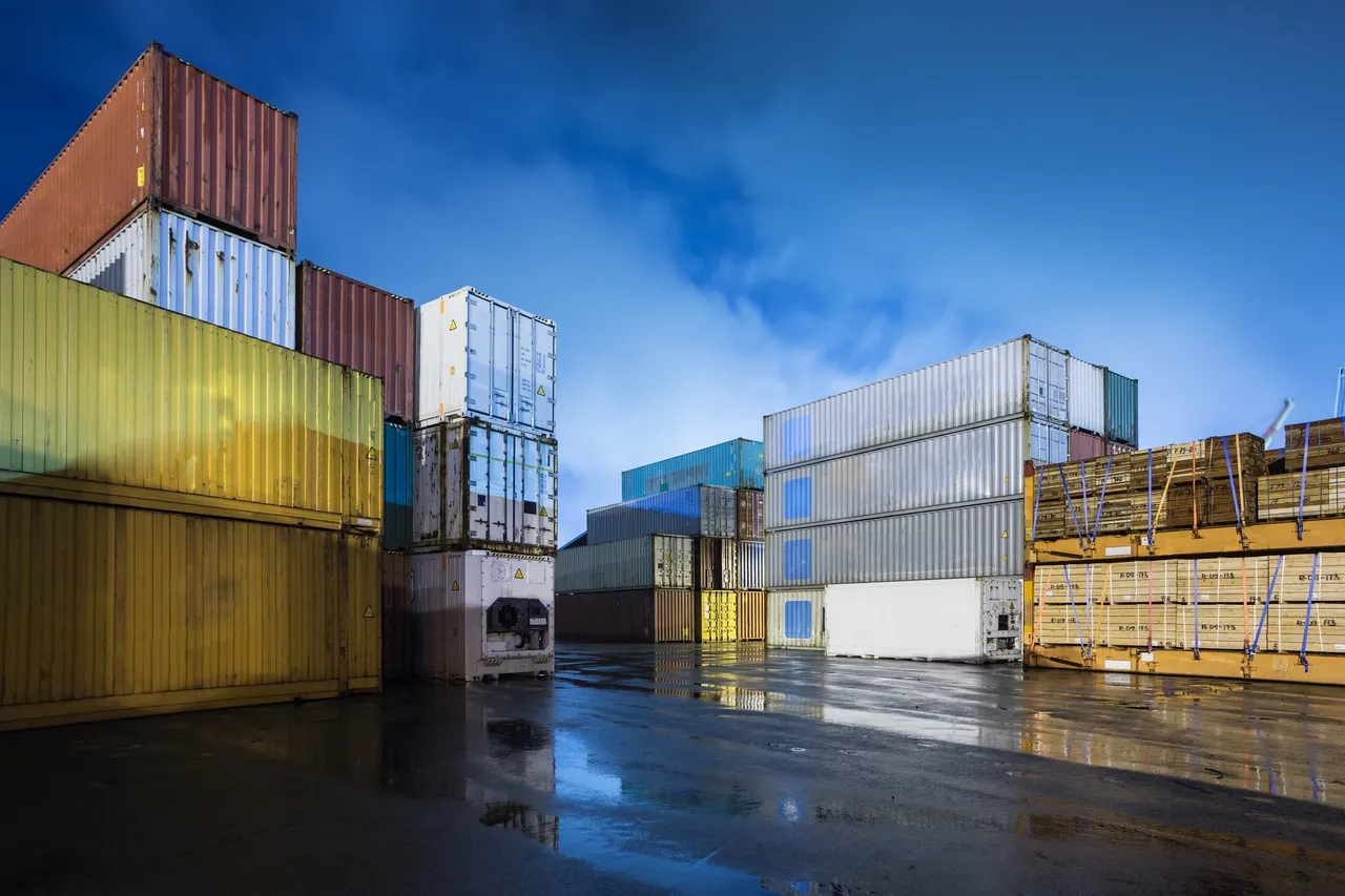 Online orders received and consolidated for shipment to Europe